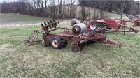 IH 470- 18 Ft Disc W/ Spike Harrow