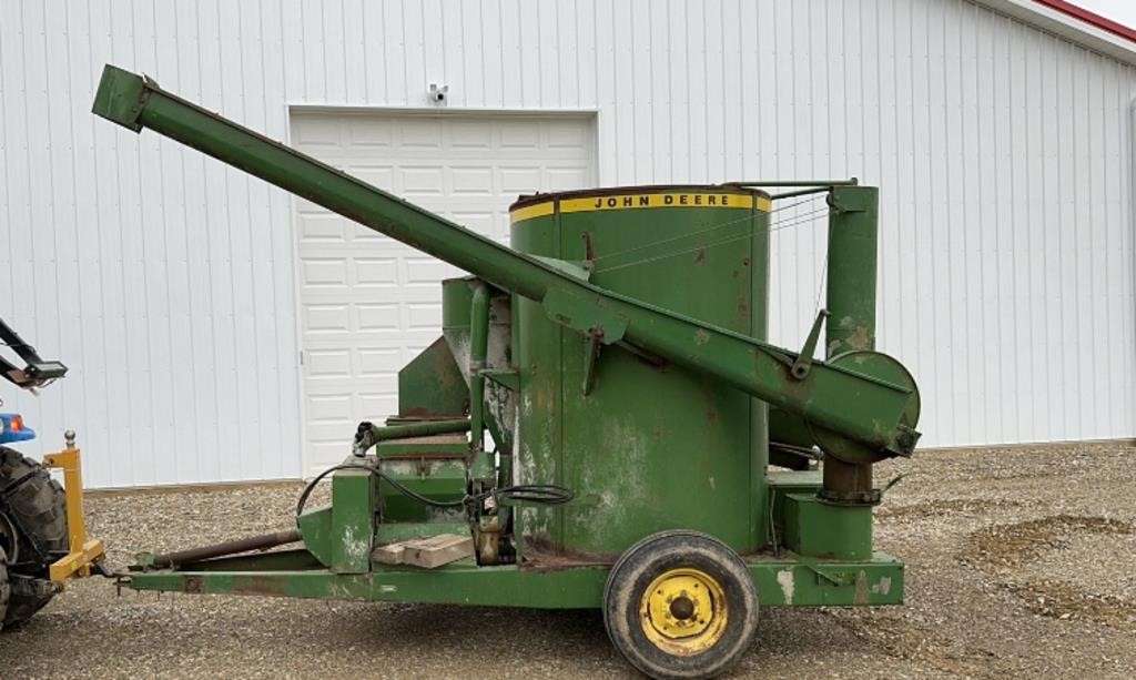 John Deere 700 Grinder/Mixer