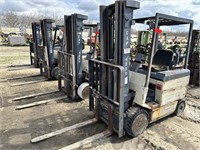 Qty 4 Crown  Electric Forklifts (Parts)