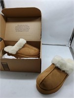 Size 9 brown fuzzy slippers