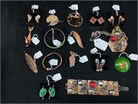 ASSORTED COPPER JEWELRY, BROOCHES, EARRINGS,