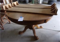 Round Dining Table W/2 Leaves