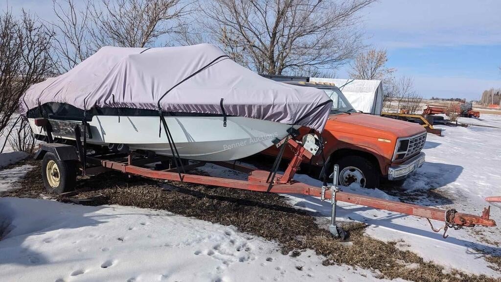 18ft Fiberglass Boat c/w Trailer, I/O