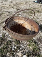 Cast iron pot (needs tlc)