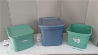 3 STERILITE TOTES-1 MISSING LID 38 QT & 1 LARGER