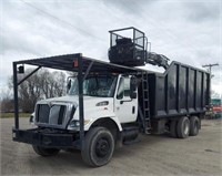 * 2005 International 7400 Dumping Grapple Truck