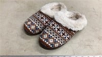 Muk Luks slippers size 9-10