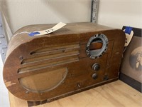 Vintage Philco Wooden Radio-missing some dials