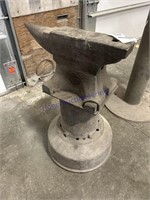 Vulcan anvil on stand   20" long