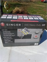 Singer 44S Heavy Duty Sewing Machine New In Box