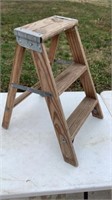 Wood Step Ladder 22 in Tall