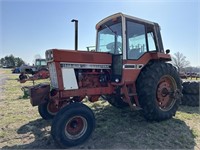 IH 1086 Tractor