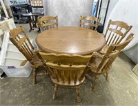 Vintage Cochrane Dining Table & Chairs