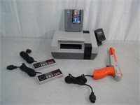1985 Nintendo NES~001 + game + accessories