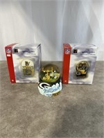 Green Bay Packers snow globes, set of 3. Brett