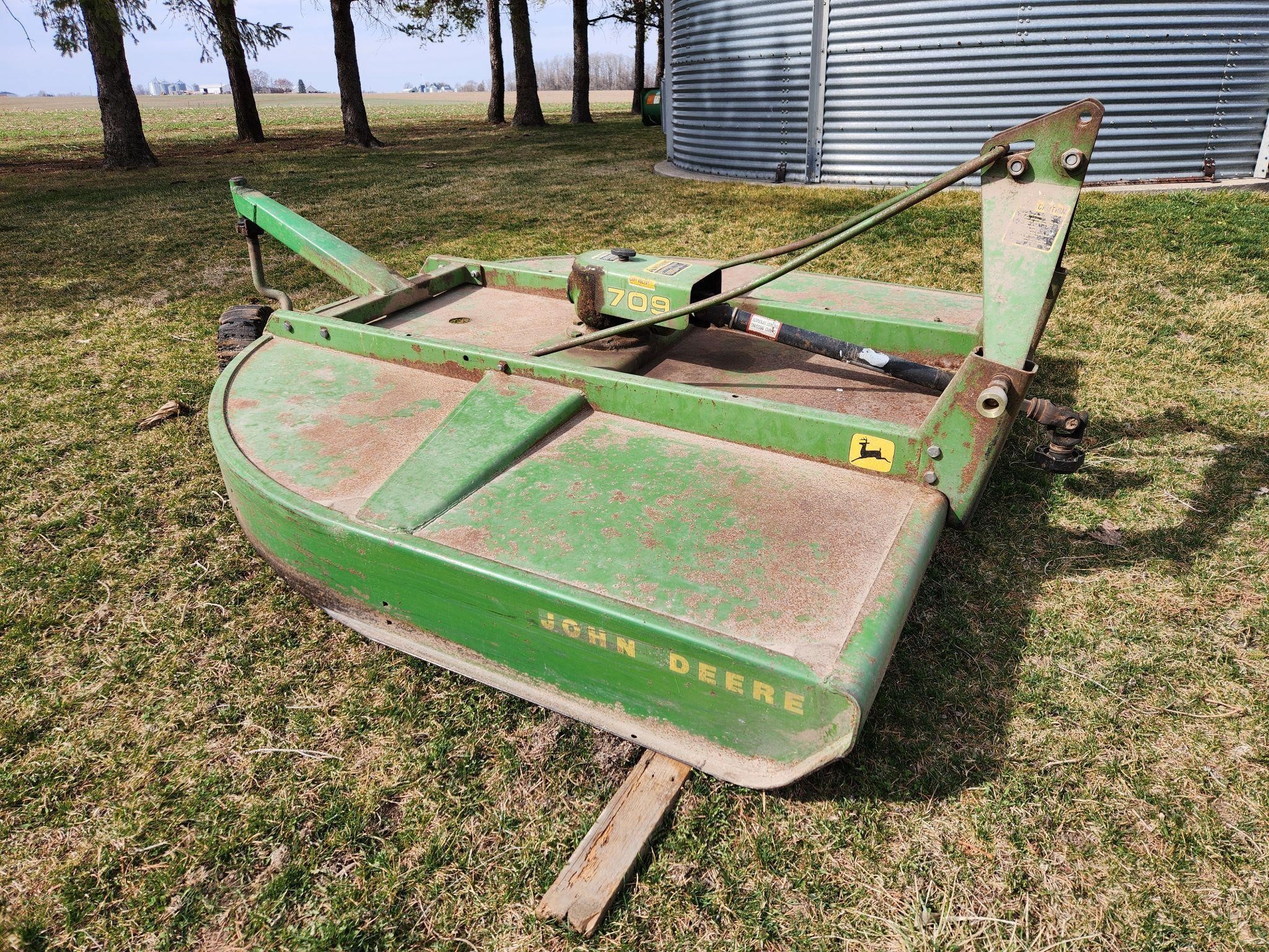 John Deere 709 rotary mower