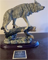 Canadian Wilderness Collection Wolf w Wooden Base