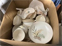 Vtg pottery leaf design set of dishes