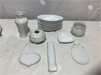White ceramic miscellaneous pieces
