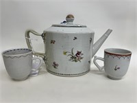 19th.C Chinese Famille Rose Teapot and Cup Set