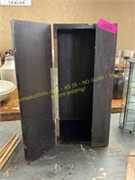 Primitive Wood box w/hinged lid