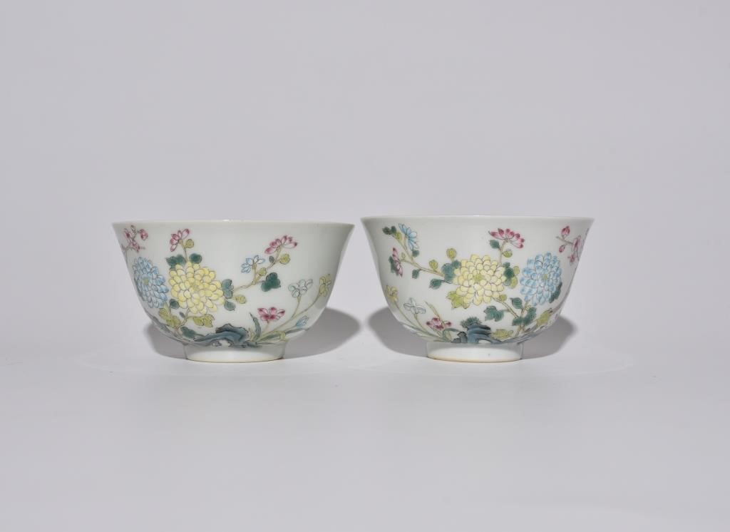 Pair of Chinese Famille Rose Porcelain Bowl,Mark