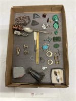 Box with cuff links, rings, spoon and other items