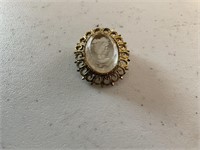 Glass cameo pin