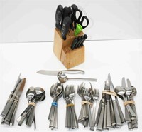 Wooden Cutlery Block w/ knives, Flatware Knives,
