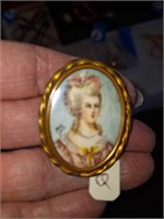 ANTIQUE BROOCH HAND PAINTED