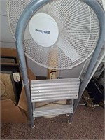 FAN AND 2 STEP LADDER