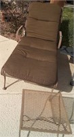 U - OUTDOOR ROLLING METAL LOUNGE CHAIR AND TABLE