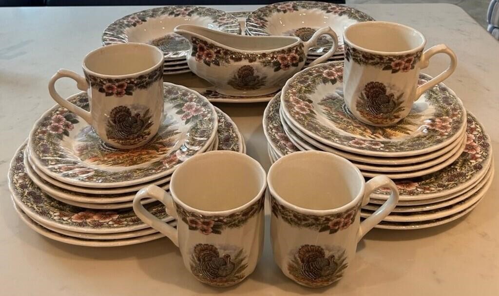 U - 30 PIECE CHURCHILL THANKSGIVING PLATE SET