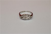 Vintage 10K white gold illusion ring w/diamond