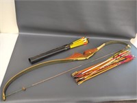 Bear Archery Kodiak Hunter Bow / vintage arrows