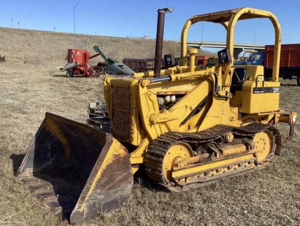 International 100 Series E Crawler Loader, Diesel