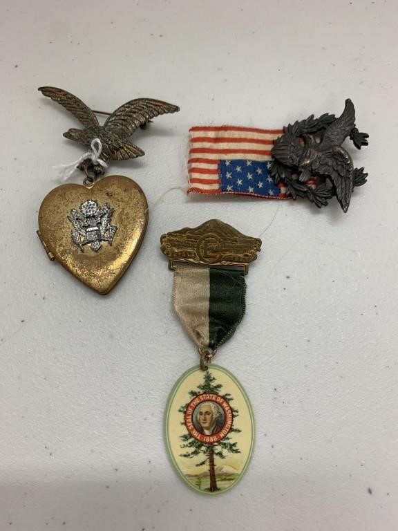 3 antique vintage US military medals / locket -