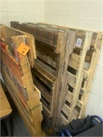 Lot of 5 skids, Pallets