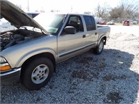 2002 Chevy S 10   Silver  4 wheel drive