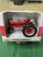 1/16 Farmall Super MD Diesel NIB