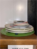 Decorative plate lot (back room)