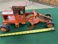 Mark Toys Road Grader--missing axle