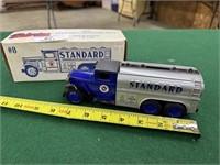 ERTL 1930 Diamond T Tanker Bank NIB