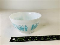 Vintage PYREX 1 1/2 pt bowl
