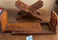 U - VINTAGE CARVED WOOD BOOK HOLDERS (L262)