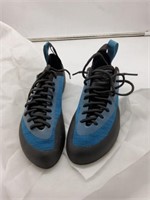 Black and blue size 7 shoes