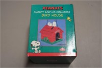 PEANUTS SNOOPY AND HIS DOGHOUSE BIRD HOUSE