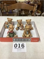 A lot of bear figurines in Homeco