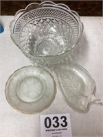 Miscellaneous glass lot to include pedestal bowl,