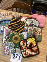 Box lot of oven mitts, and hot pads